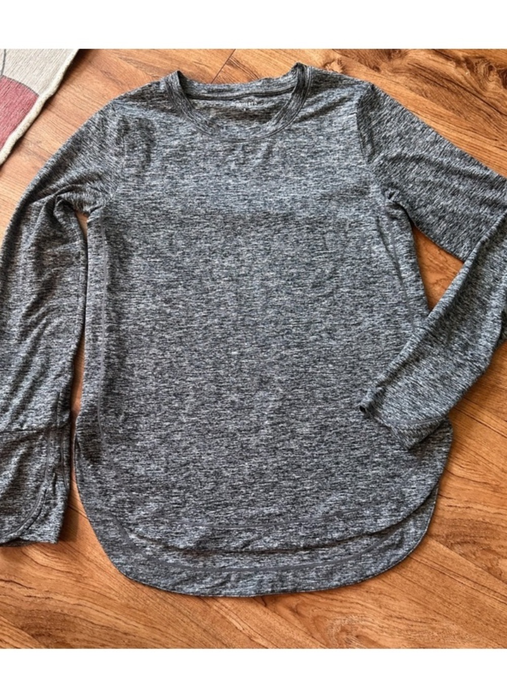 Women's Gray Long-Sleeve Crewneck Top